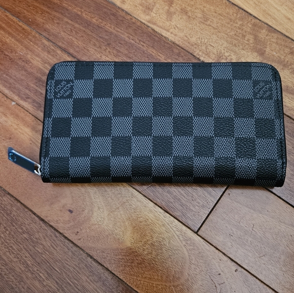 Checkered Black Wallet - Picture 4 of 7